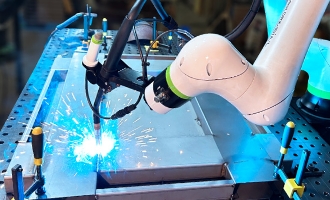 ファナック社製ロボット溶接機
