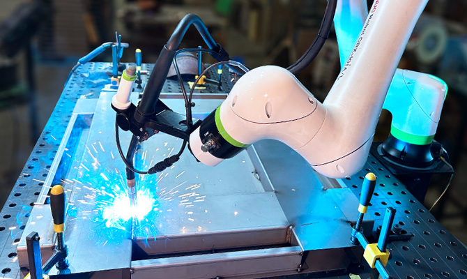 ファナック社製ロボット溶接機 FANUC CRX-10iA/L