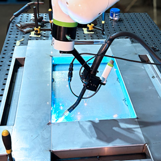 ロボットによる安定した溶接（溶接アーク）